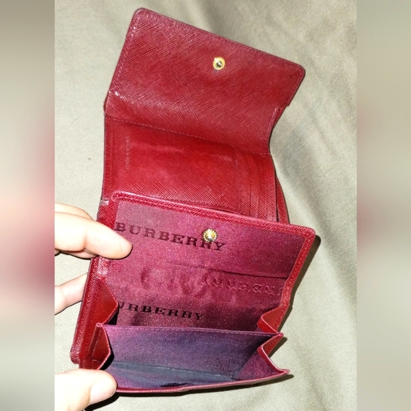 VINTAGE BURBERRY WALLET ~GREAT CONDITION~ AUTHENTIC ~LOTS OF PLACES TO PUT STUFF - Picture 10 of 13